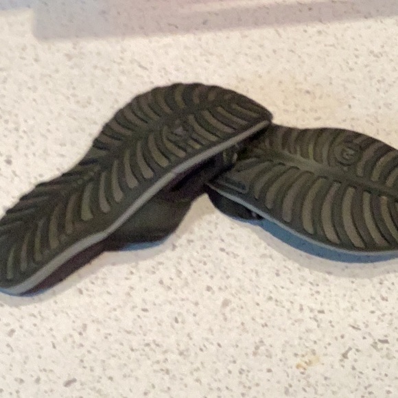 Women’s Merrell Sandlals - Picture 3 of 3